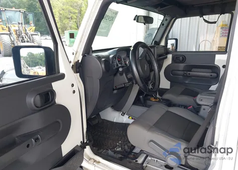 2010 Jeep Wrangler Unlimited Sport z USA, uszkodzony, nr VIN 1J4BA3H16AL134249